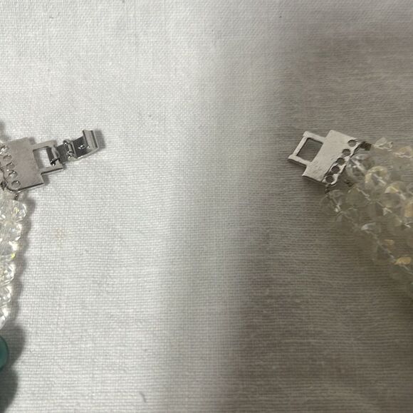 Elegant Green and Crystal Beaded Necklace - Picture 4 of 9